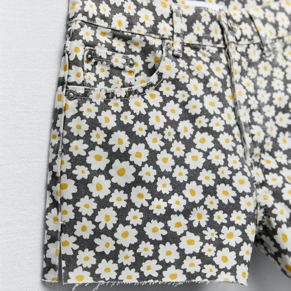 Daisy Print Straight Shorts Zara - Picture 6 of 8